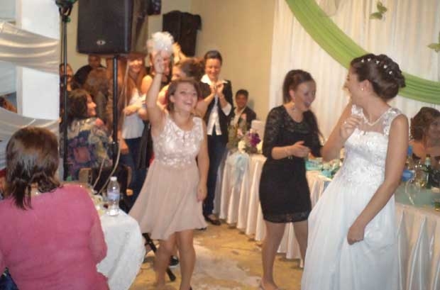 Тази тежка сватба в семейството на шивашките босове Атанас и Сайме Чаушеви с 1000 гости ще се помни дълго (СНИМКИ)