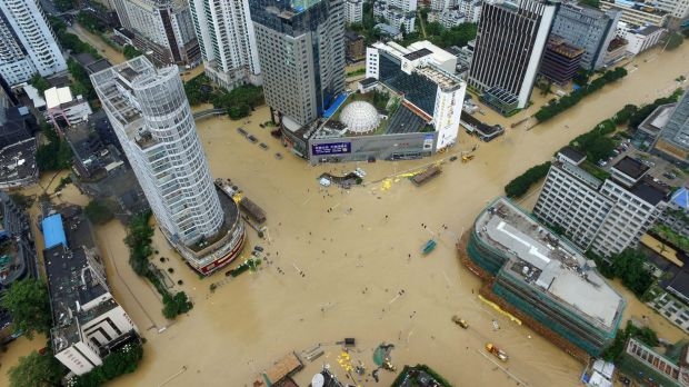 Тайфунът Меги удави Китай (СНИМКИ/ВИДЕО)