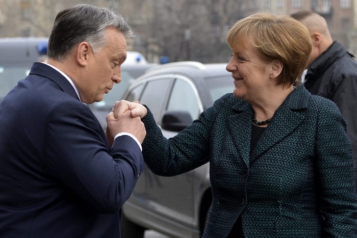 Орбан и Меркел с тайно споразумение за бежанците? 