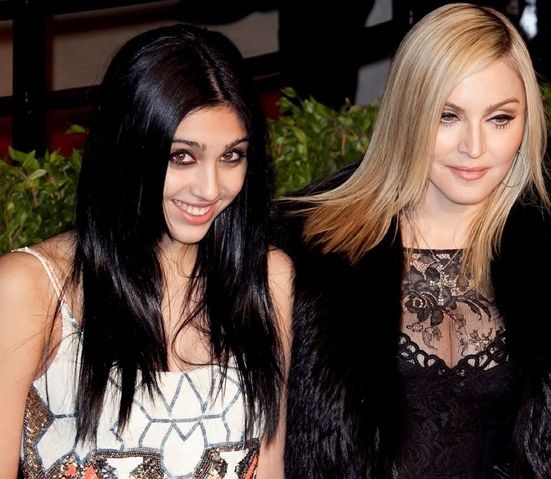 Каквато майката, такава и дъщерята: 19-годишната щерка на Мадона се разголи (СНИМКИ 18+) 