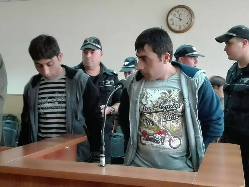 Сълзи и ужас в съда: Двама братя роми разкарвали гол и убили пастир в центъра на пловдивско село