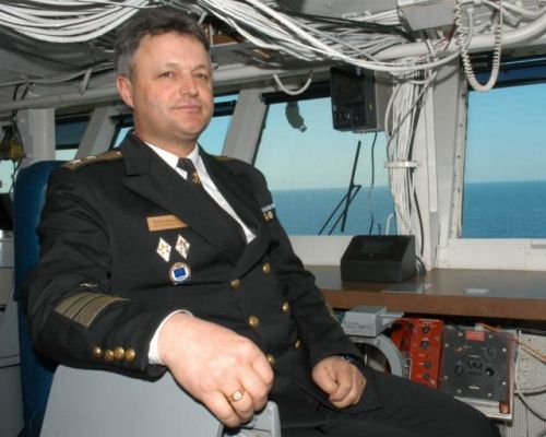 Кой е вицеадмирал Пламен Манушев? Дългият път от моряк до политик