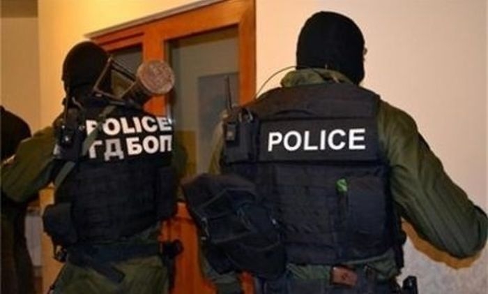 ГДБОП удари банда сексуални експлоататори, взе им много валута и дрога 