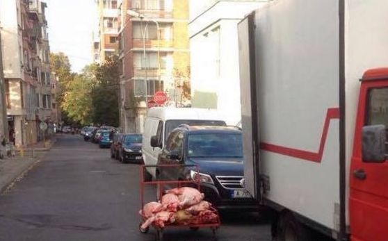 Окървавени животински трупове стряскат бургазлии на пазара