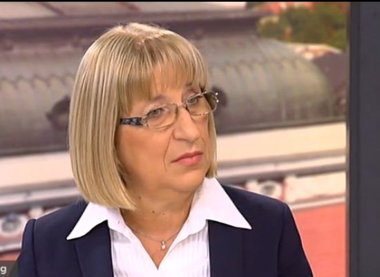 Цачева призна каква е заплатата на съпруга ѝ, дали има кредит, кога за последно е лъгала и плакала