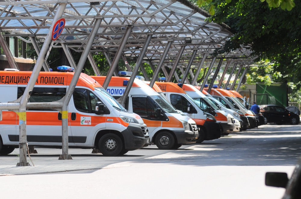 Шефът на Спешната помощ в София призна: Линейките се бавят прекалено дълго!