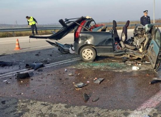 Зверски челен удар между две коли на пътя Банско-Гоце Делчев, шестима са пострадали 