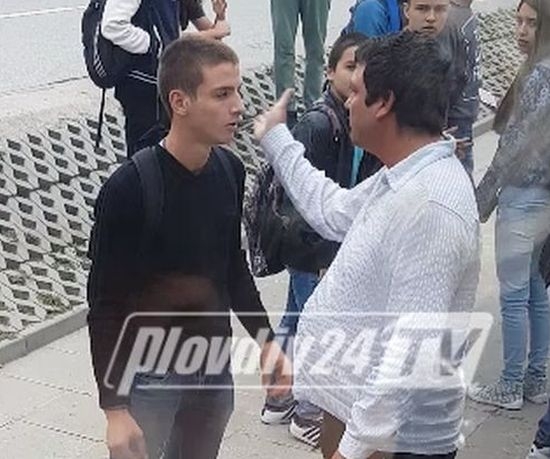 Агресивен шофьор напсува и залепи шамар на ученик в Пловдив (ВИДЕО 18+)