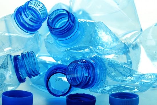 5 свежи идеи как може да използвате изхвърлените пластмасови бутилки (ВИДЕО)