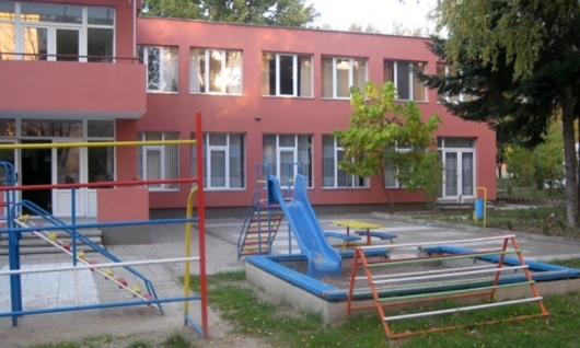 Благоевградски майки пропищяха от дете с проблеми, което бие и измъчва хлапетата им в детската градина