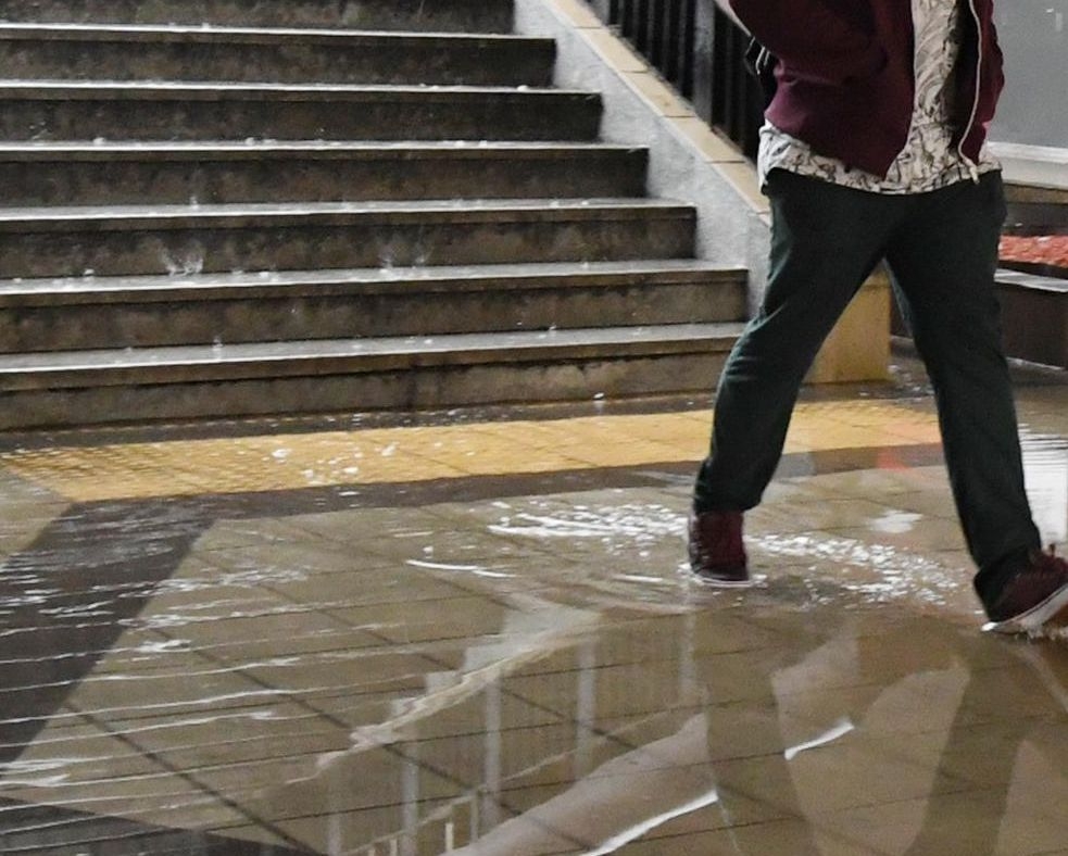 София след дъжда: 35 катастрофи без жертви, наводнени подлези и улици