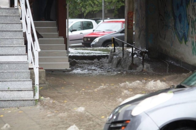 Ето какво се случи във Варна след час дъжд (СНИМКИ)