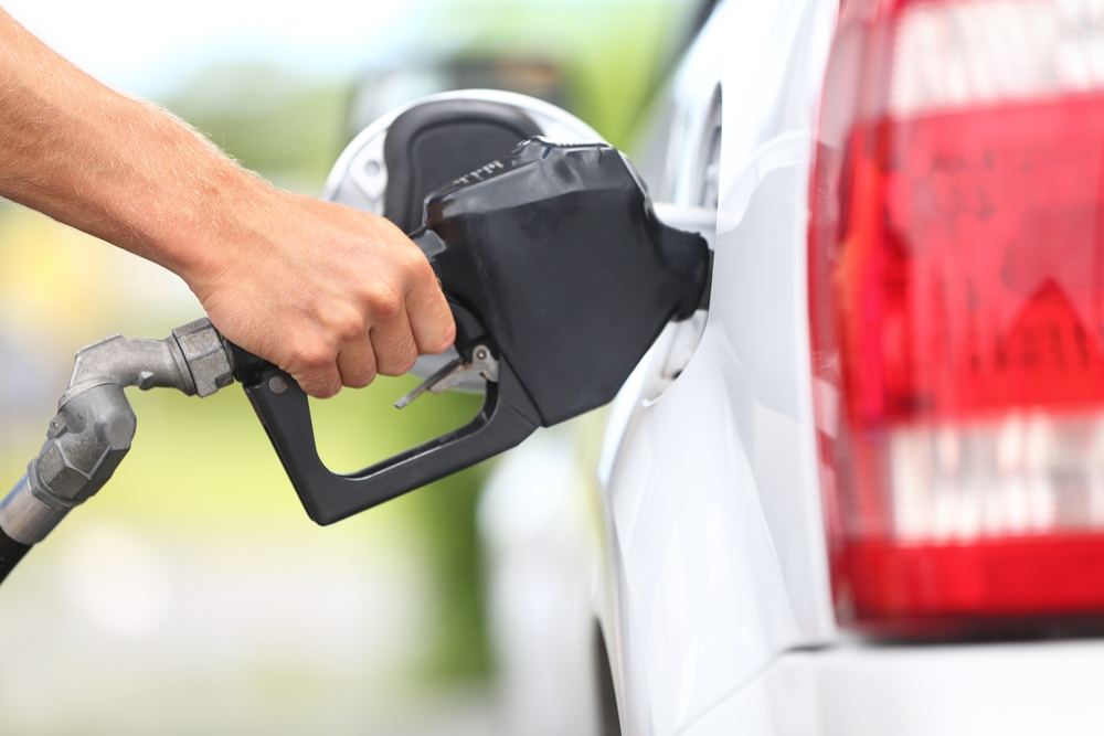Статистика: Евтин или скъп е бензинът в България?