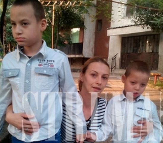 Историята им ще ви просълзи! Семейство от Петрич с три дечица живее на ръба на оцеляването - между хляба и лекарствата!