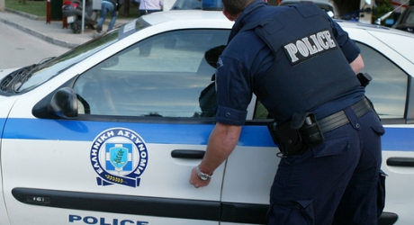 Край на издирването! Атински полицаи закопчаха апаша, отмъкнал 1 милион евро от руска банка