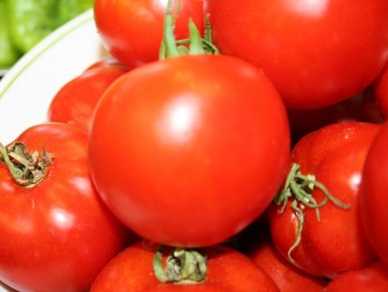 Стана ясно защо доматите губят вкуса си в хладилника