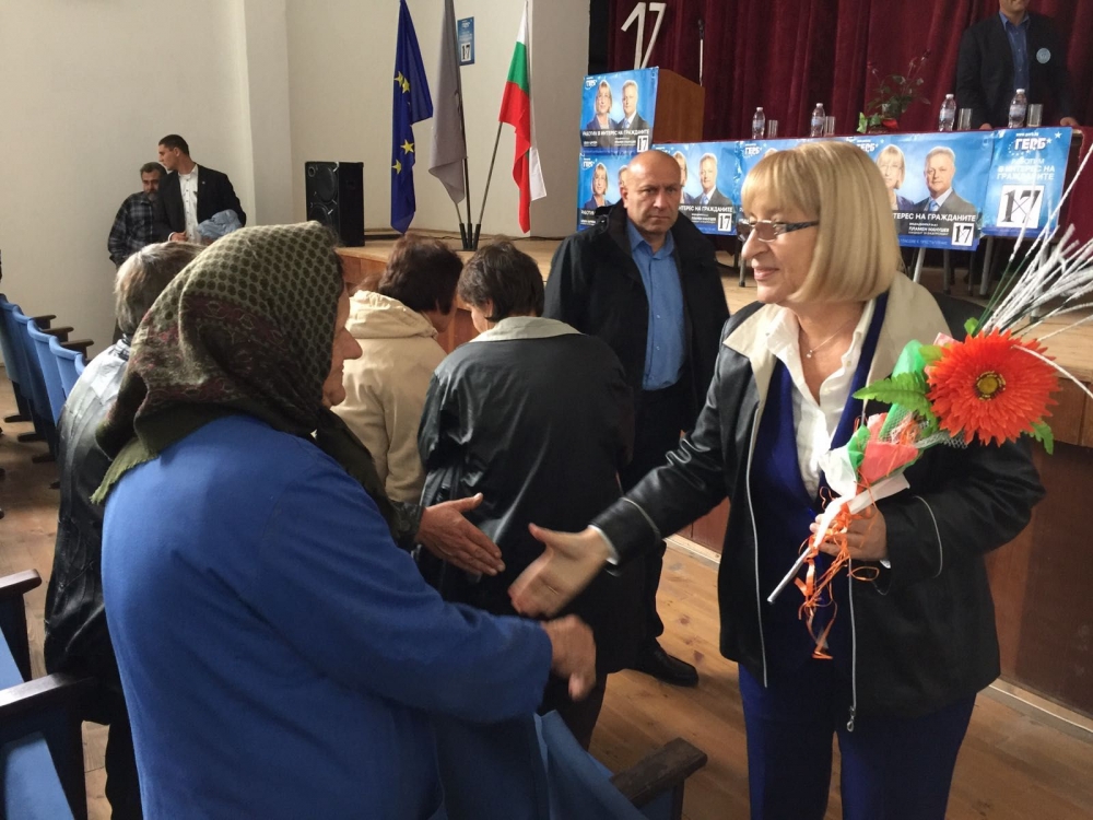 Цецка Цачева в село Свещари: Като президент на всички български граждани аз няма да деля хората