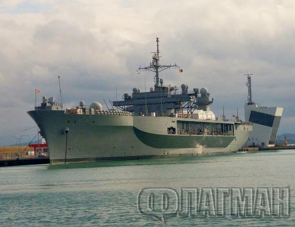 Американският военен кораб "Маунт Уитни" - флагманът на флотилията на НАТО, акостира в Бургас (СНИМКИ/ВИДЕО)