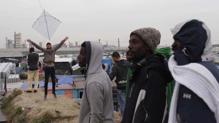 Франция разкри какво ще се случи с бежанския лагер в Кале!