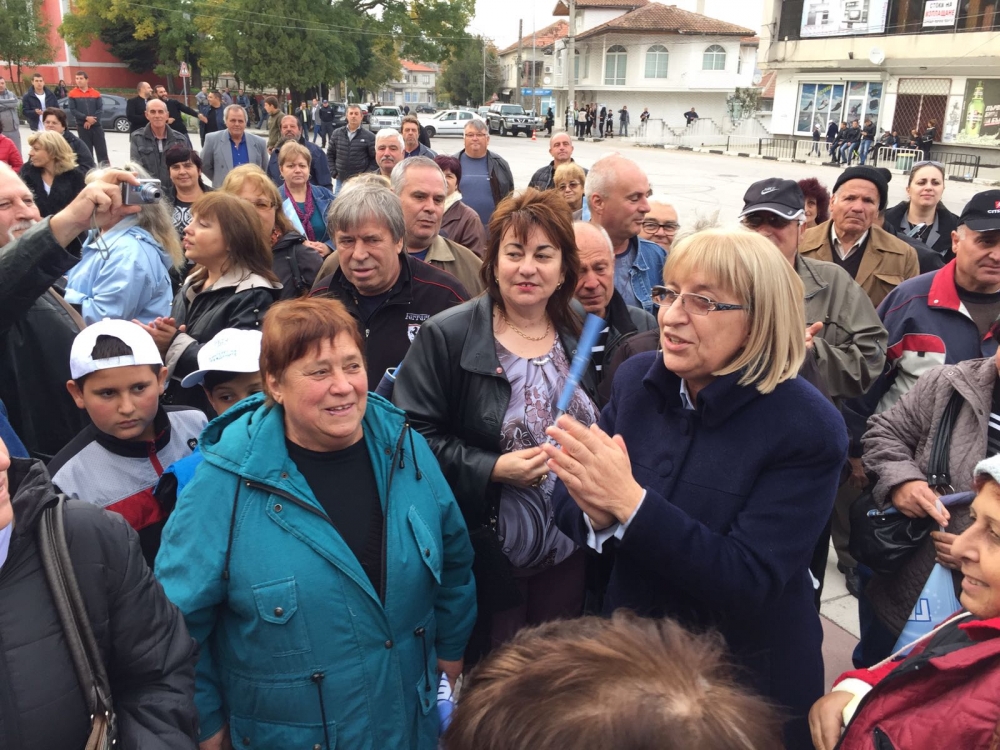 Цецка Цачева в Девня: Няма да позволим България да се върне в безвремието, в което беше попаднала при управлението на БСП и ДПС