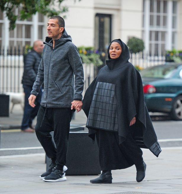 Бременната на 50 Джанет Джексън се появи облечена като мюсюлманка (СНИМКИ)