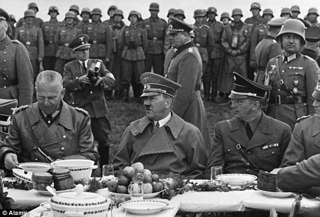Диктаторско меню: Хитлер станал вегетарианец с екстракт от екстременти от български селяни 