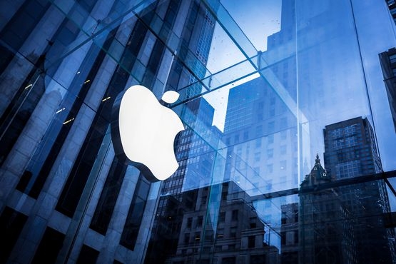 Какво се случва с Apple? Продажбите паднаха за първи път от 2001-а година   