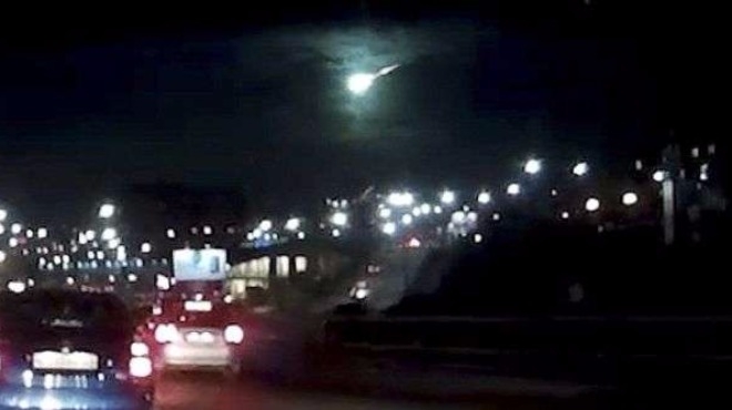 НЛО или ракета ICBM RS-18: Странна светлина в небето подлуди шофьори на магистрала (ВИДЕО)