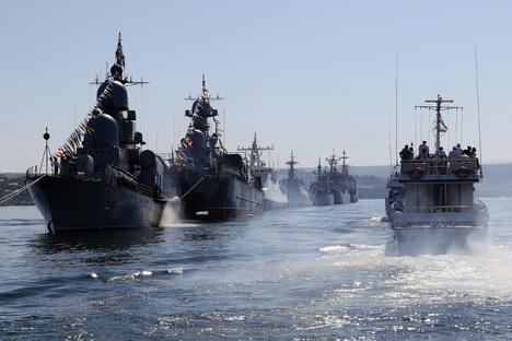 Руските кораби в Ла Манша напомниха на Лондон за "стария враг"