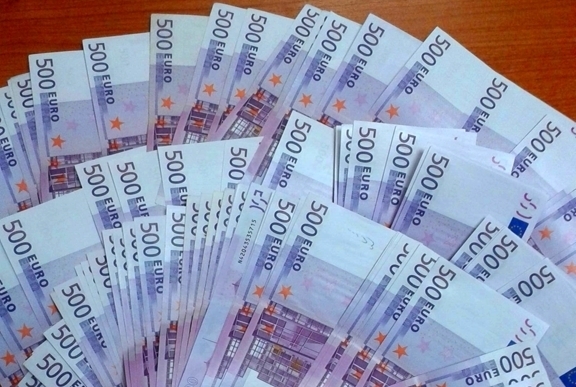 Митничари спипаха хиляди фалшиви евро на Капитан Андреево (СНИМКИ)