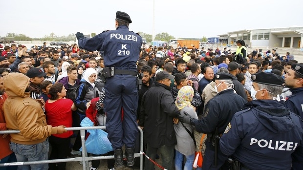 По-малко от 300 хил. бежанци се очаква да пристигнат в Германия тази година