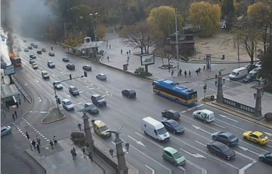 Първа информация от ЦГМ за причината за пламналия автобус в София
