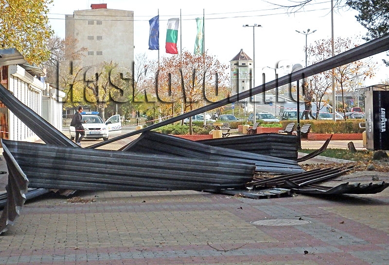 Вижте какви поразии сътвори бурята в Димитровград (СНИМКИ)