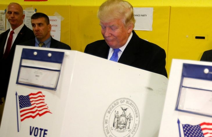Доналд Тръмп също даде своя глас на изборите в САЩ (ВИДЕО)