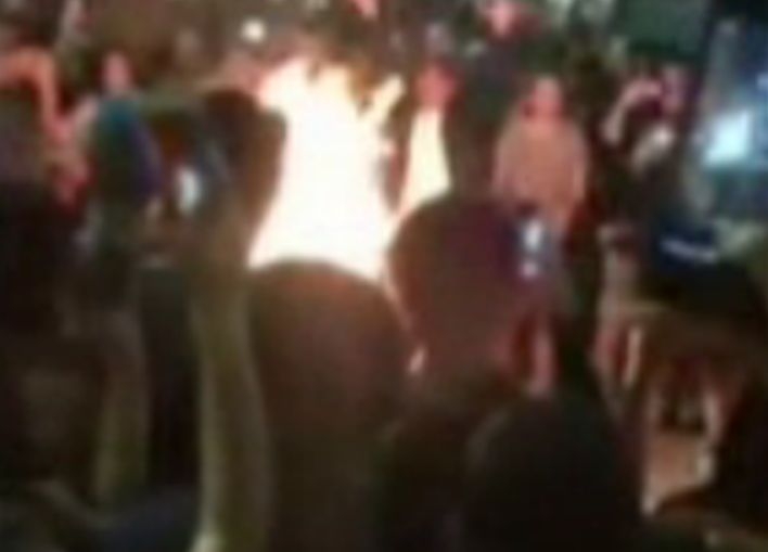 Студенти изгориха чучело на Доналд Тръмп (ВИДЕО)