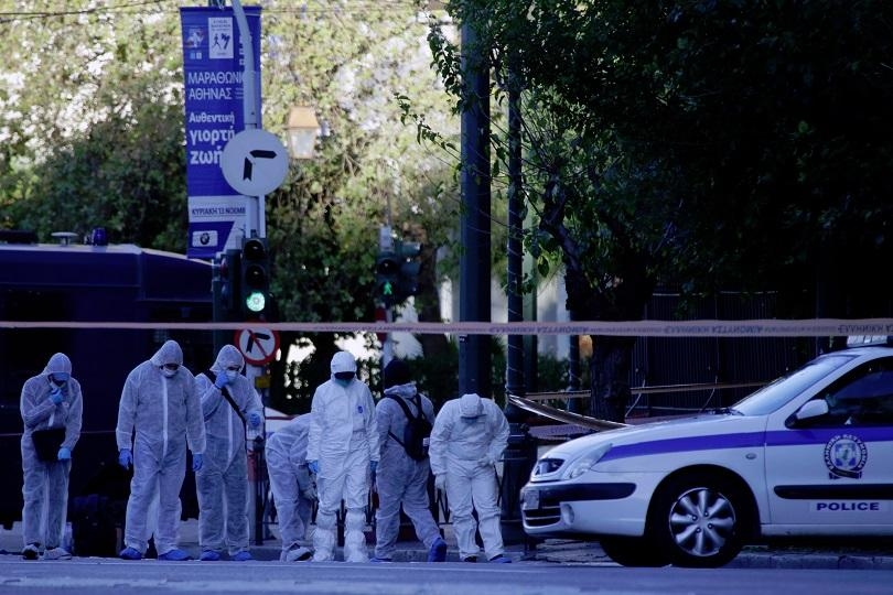 Паника в Гърция! Страх от терор след вчерашното нападение срещу френското посолство
