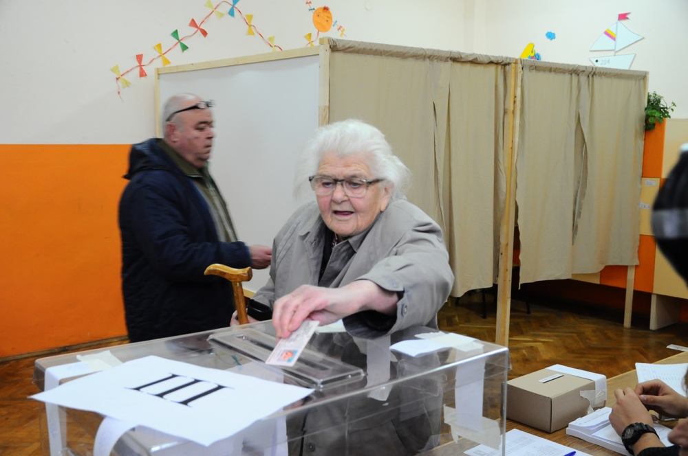 Хиляди членове на ЦИК минават обучение за машинно гласуване