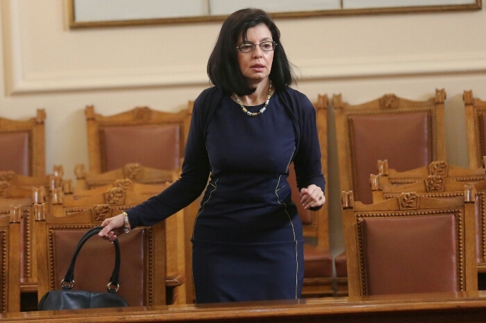 Кунева гласува, колегите й от РБ все още се ослушват 