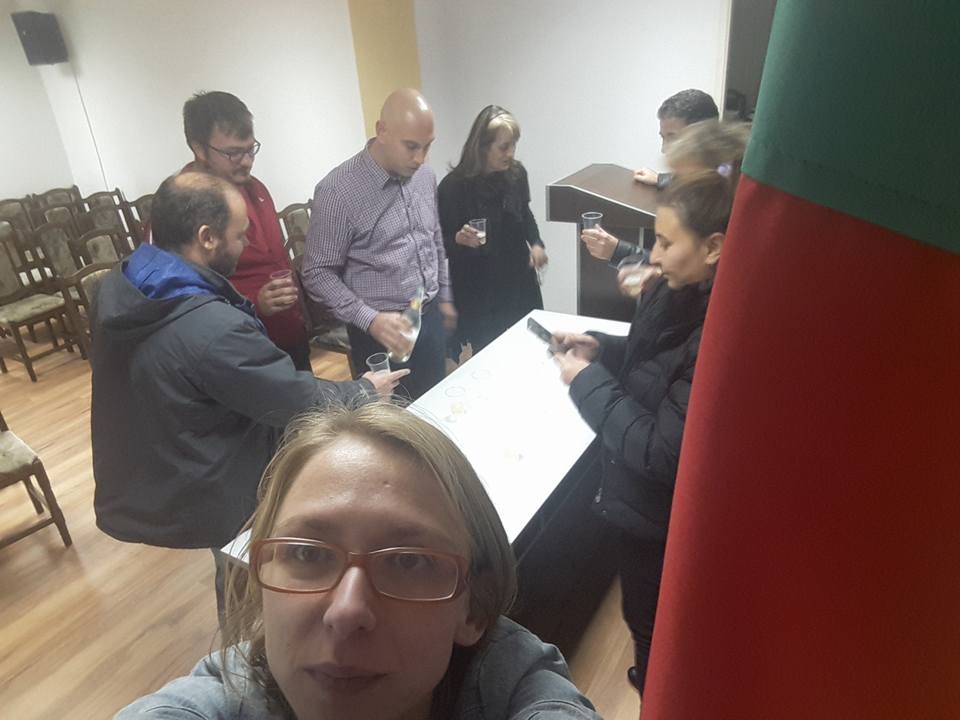 В БСП Бургас отвориха шампанското, вижте емоцията от червения щаб (СНИМКИ)
