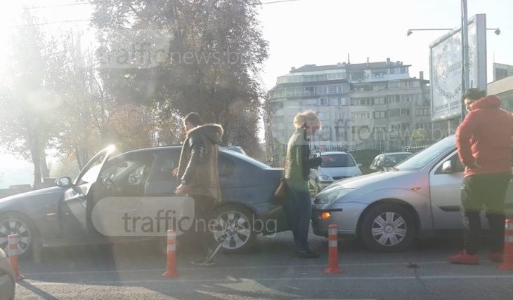 Поредна катастрофа стана в центъра на Пловдив (СНИМКИ)