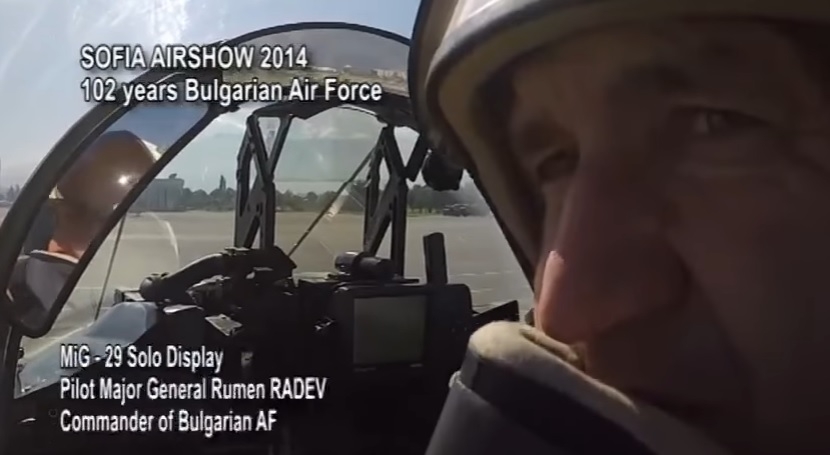 Въпреки предупрежденията на руснаците: Радев направил „кобрата на Пугачов” с МиГ-29 (ВИДЕО)