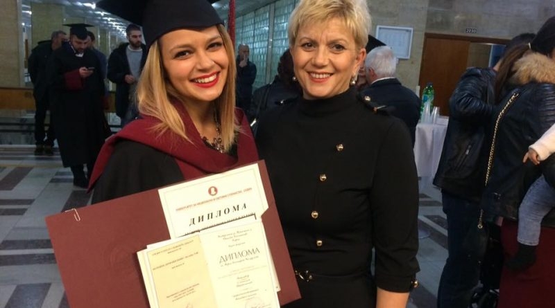 Мария, дъщерята на Николина Чакърдъкова се дипломира