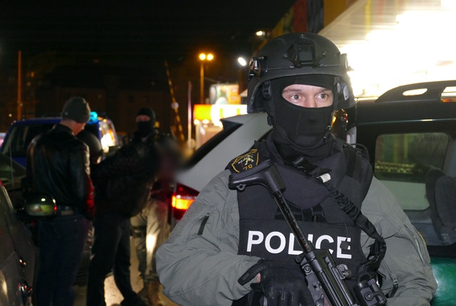 МВР показа зрелищни СНИМКИ и ВИДЕО от ареста на въоръжените до зъби бандити в столицата 