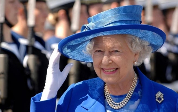 Английската кралица ще покани Доналд Тръмп в Уиндзор