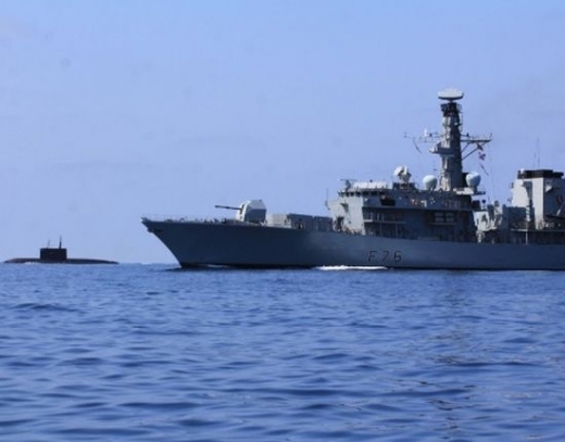 Напрежение край Гибралтар: Британският флот стреля срещу испански кораб