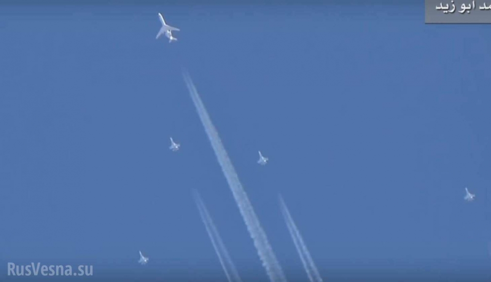 Въздушен ескорт от Су-35 на Ту-154 над Латакия паникьоса джихадистите        