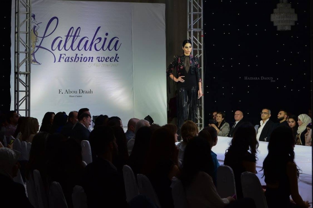 Да ахнеш от почуда: В сирийския град Латакия се провежда седмица на модата