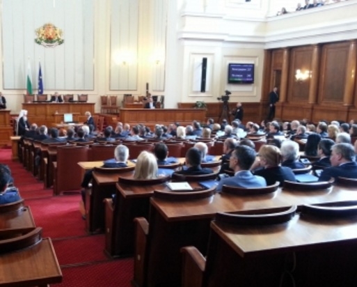 Лют скандал в парламента: Методи Андреев и реформатори пак вадят "скелети от гардероба"