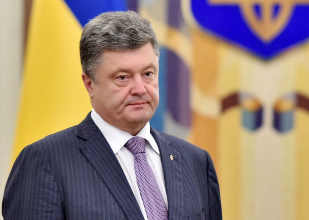 „Коммерсант“ : ЕС не успя да изпълни обещанията си към Петро Порошенко