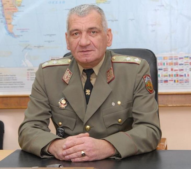 Шефът на Сухопътните войски: Ако обстановката с бежанците пак се нажежи, ще пратим още пехота с "Калашници" по границата 